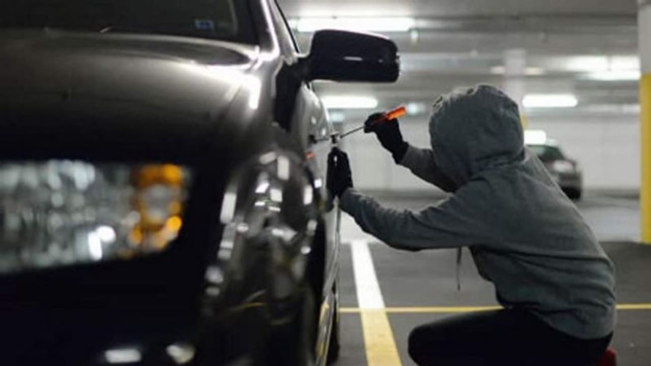 നിര്‍ത്തിയിടുന്ന വാഹനങ്ങളില്‍ രാത്രി മോഷണം; ടയറുകള്‍ വരെ അഴിച്ചുകൊണ്ടുപോകുന്നു