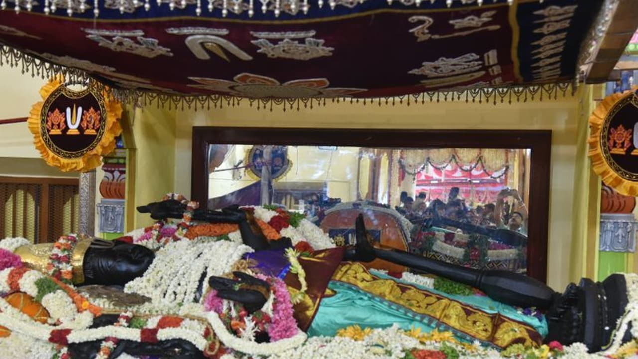 1 ஆம் தேதி முதல் அத்திவரதரை இப்படி தான் தரிசிக்க முடியும்..! 1 ஆம் தேதி முதல் அத்திவரதரை இப்படி தான் தரிசிக்க முடியும்..!