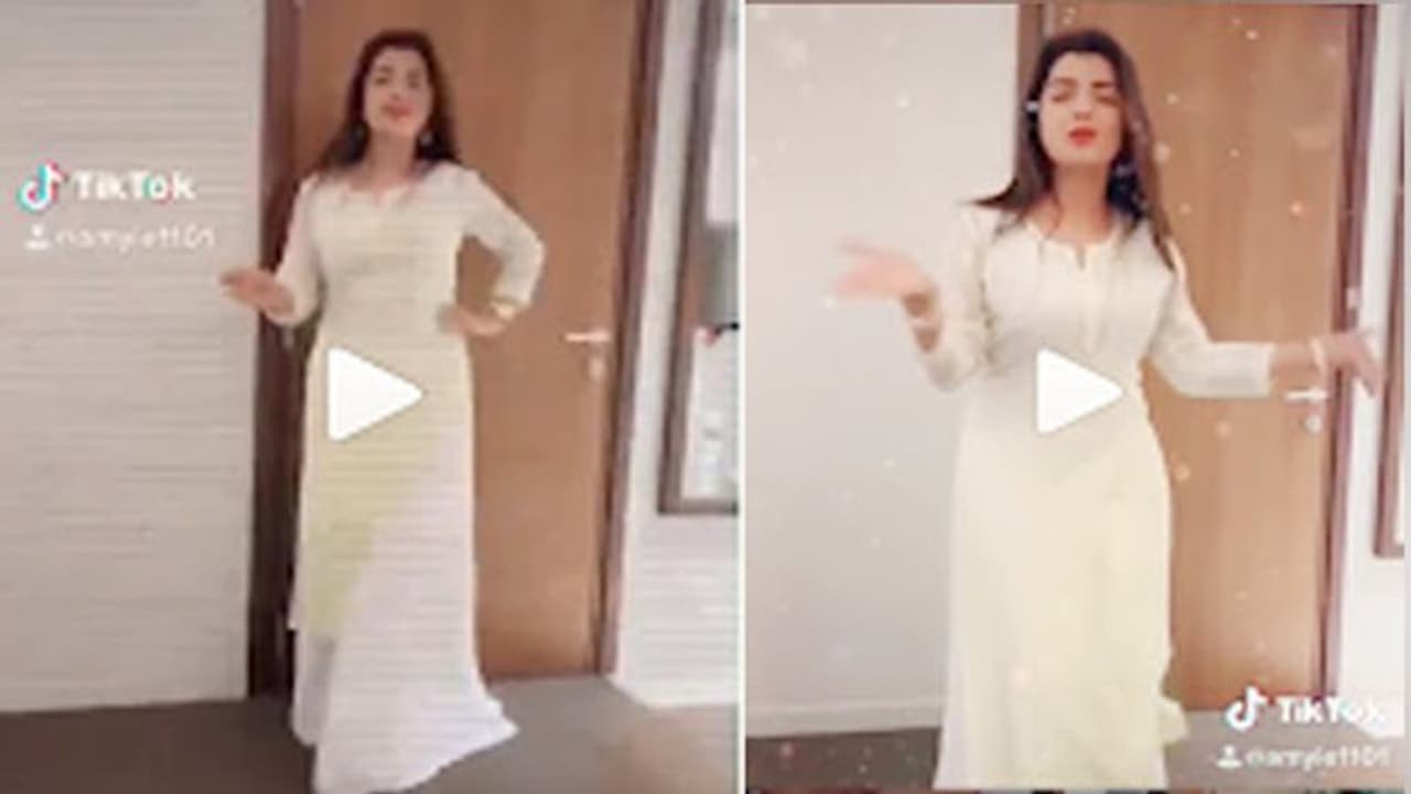 भोजपुरी एक्ट्रेस का पंजाबी तड़का, कंगना रनौत के गाने पर दिखाए जबरदस्त डांस मूव्ज भोजपुरी एक्ट्रेस का पंजाबी तड़का, कंगना रनौत के गाने पर दिखाए जबरदस्त डांस मूव्ज