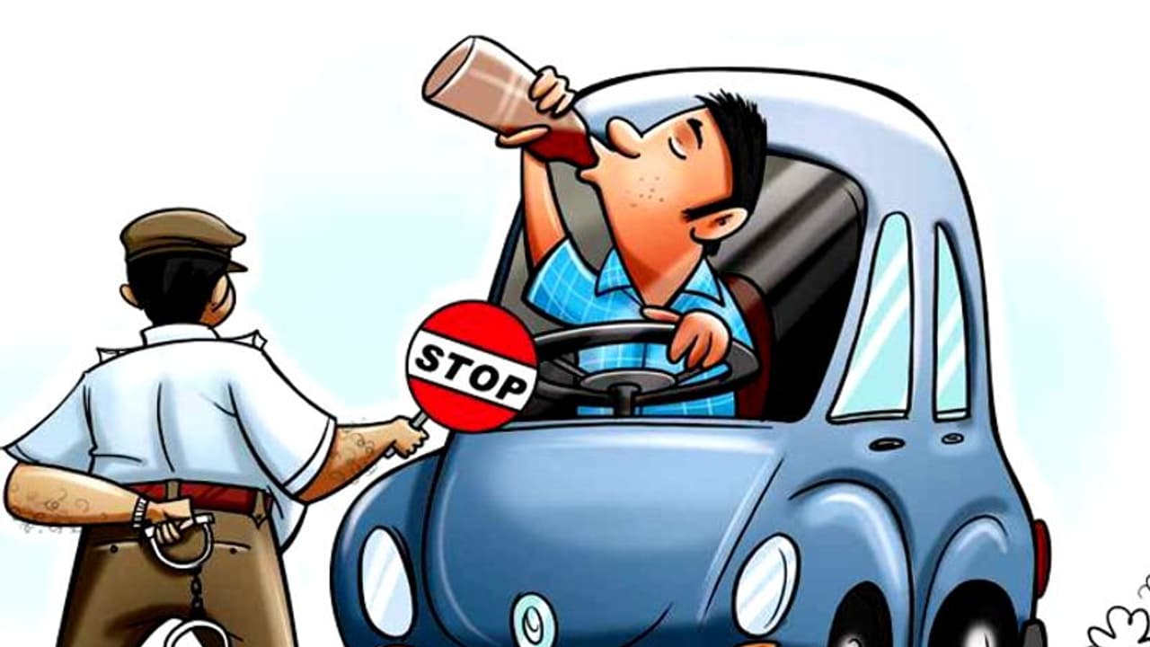 ಆಲ್ಕೋಮೀಟರ್‌ ಬಳಸಿ ಲಕ್ಷ ಲಕ್ಷ ಸುಲಿಯುತ್ತಿದ್ದ ಪೊಲೀಸ್ !