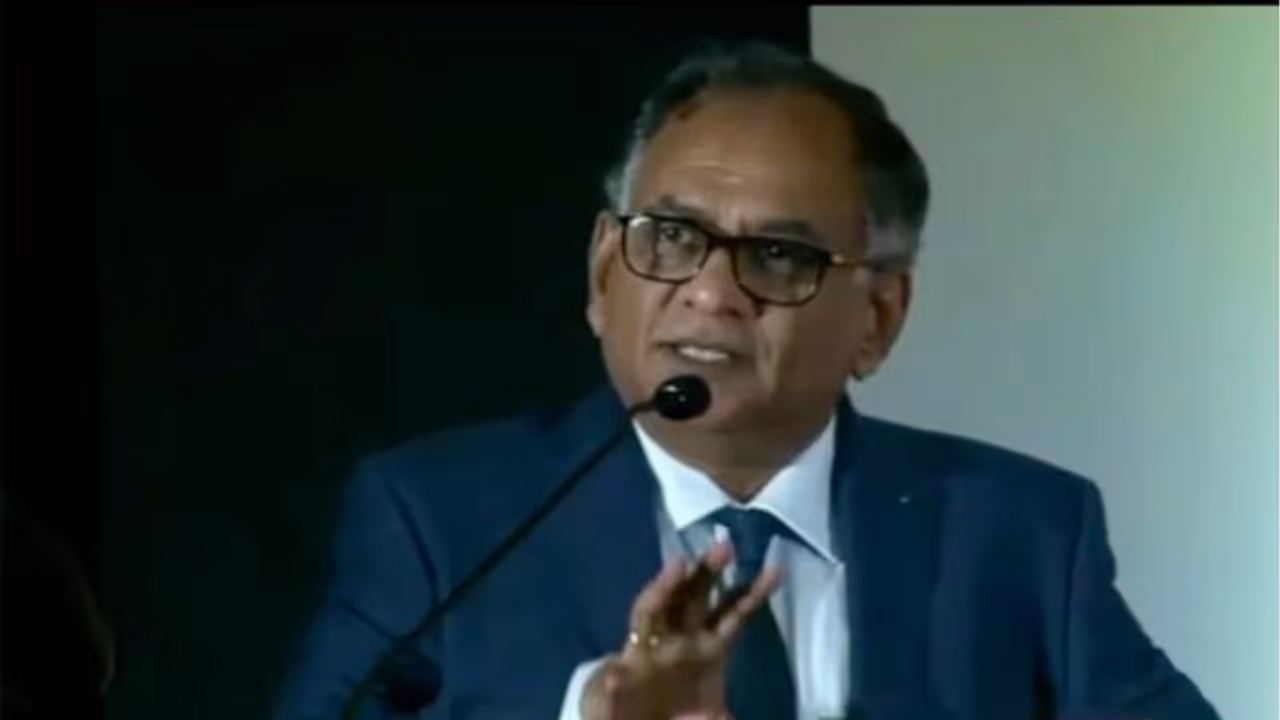 ജാതിസംവരണം ഒഴിവാക്കണം, ബ്രാഹ്മണര് താക്കോല് സ്ഥാനത്തെത്തണം; ജസ്റ്റിസ് ചിദംബരേഷിന്റെ പ്രസംഗം വിവാദത്തില് ജാതിസംവരണം ഒഴിവാക്കണം, ബ്രാഹ്മണര് താക്കോല് സ്ഥാനത്തെത്തണം; ജസ്റ്റിസ് ചിദംബരേഷിന്റെ പ്രസംഗം വിവാദത്തില്