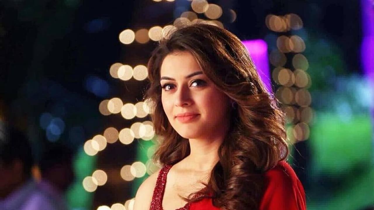 10కోట్ల గిఫ్ట్ పట్టేసిన దేశముదురు పిల్ల 10కోట్ల గిఫ్ట్ పట్టేసిన దేశముదురు పిల్ల