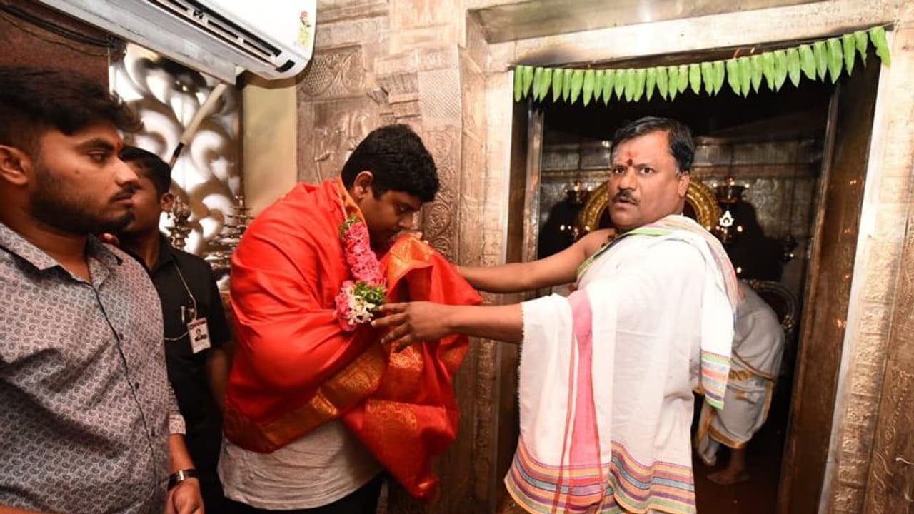 ఎప్పటికీ రాజకీయాల్లోకి రాను: కేసీఆర్ మనవడు హిమాన్షు ఎప్పటికీ రాజకీయాల్లోకి రాను: కేసీఆర్ మనవడు హిమాన్షు