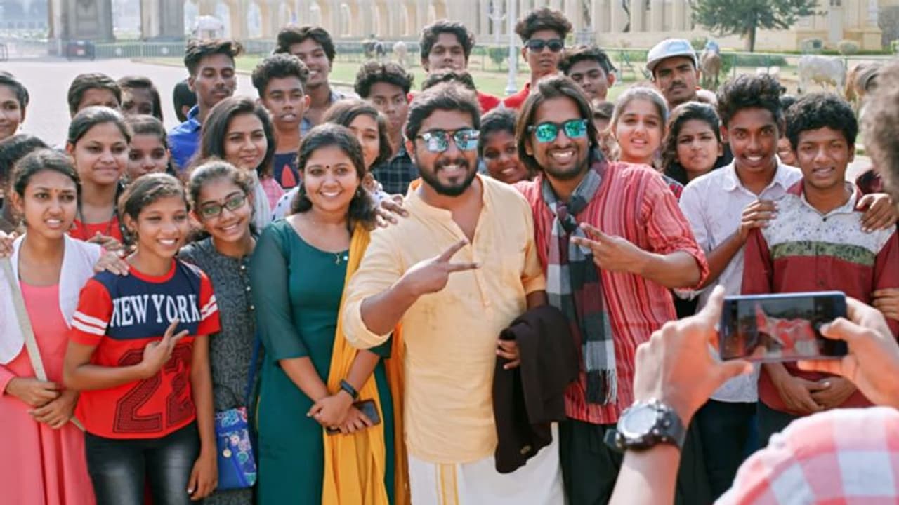 'രവിസാറി'നൊപ്പം ടൂര് പോകുന്ന പിള്ളേര്; 'തണ്ണീര് മത്തന് ദിനങ്ങളി'ലെ പുതിയ പാട്ടെത്തി 'രവിസാറി'നൊപ്പം ടൂര് പോകുന്ന പിള്ളേര്; 'തണ്ണീര് മത്തന് ദിനങ്ങളി'ലെ പുതിയ പാട്ടെത്തി