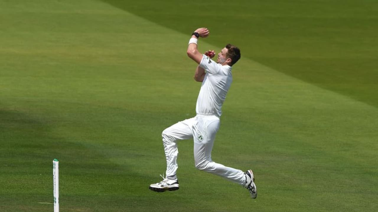 അരങ്ങേറ്റ ടെസ്റ്റില് ഇംഗ്ലണ്ടിനായി പന്തെറിഞ്ഞു, ഇന്ന് ഇംഗ്ലണ്ടിനെ എറിഞ്ഞിട്ടു; ചരിത്രനേട്ടവുമായി അയര്ലന്ഡ് താരം അരങ്ങേറ്റ ടെസ്റ്റില് ഇംഗ്ലണ്ടിനായി പന്തെറിഞ്ഞു, ഇന്ന് ഇംഗ്ലണ്ടിനെ എറിഞ്ഞിട്ടു; ചരിത്രനേട്ടവുമായി അയര്ലന്ഡ് താരം