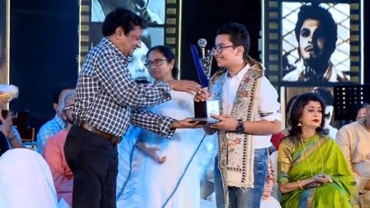 মহানায়ক সম্মান পেলেন ৫ তারকা! কারা পেলেন সেরা অভিনেতা অভিনেত্রীর শিরোপা