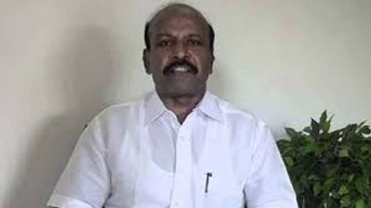 குறை கூறுவதை நிறுத்திவிட்டு தேவையான தடுப்பூசிகளை பெற்றுத்தர பாஜகவினர் முன்வர வேண்டும் அமைச்சர் மா.சு. குறை கூறுவதை நிறுத்திவிட்டு தேவையான தடுப்பூசிகளை பெற்றுத்தர பாஜகவினர் முன்வர வேண்டும் அமைச்சர் மா.சு.