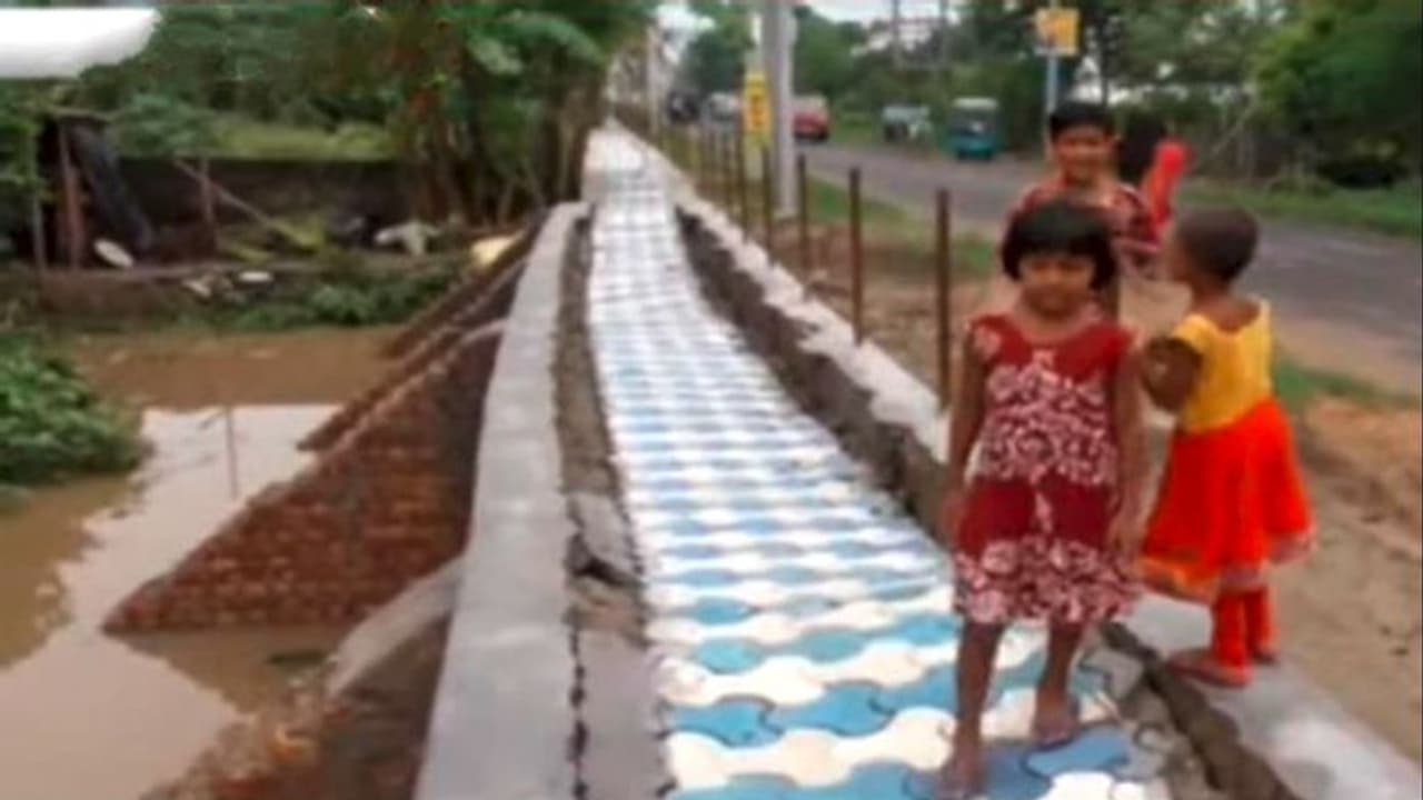 দু' মাসেই ধসে গেল চল্লিশ লাখের ফুটপাথ, কাটমানিকেই দুষছেন তৃণমূল কাউন্সিলর