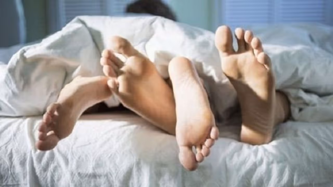 बीवी की अदला बदली करके बिजनेस बढ़ाना चाहता था पति, नाराज महिला ने लगाई पुलिस से गुहार