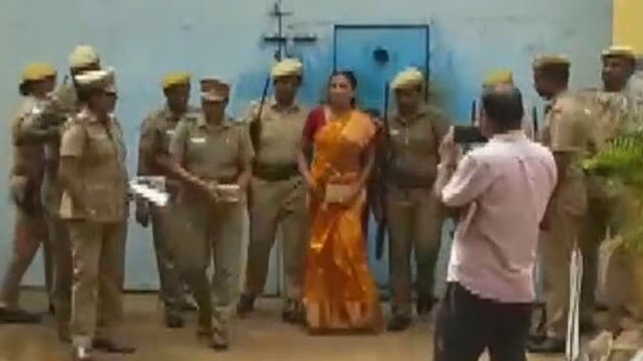 రాజీవ్ గాంధీ హత్య: నళిని పెరో‌ల్‌పై జైలు నుండి విడుదల