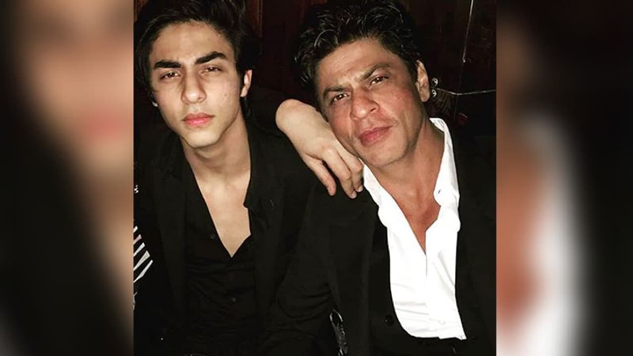 শাহরুখকে নিয়ে কুমন্তব্য, মেয়েটির গায়ে তোলে ছেলে আরিয়ান শাহরুখকে নিয়ে কুমন্তব্য, মেয়েটির গায়ে তোলে ছেলে আরিয়ান