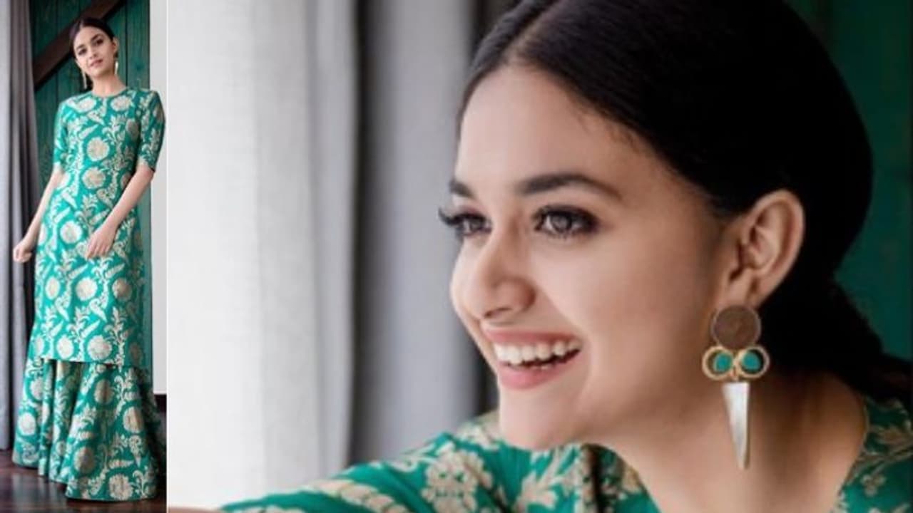 கீர்த்தி விலகிய வேகத்தில் பாலிவுட் படத்தில் கமிட் ஆன தமிழ் பட நடிகை ! யார் தெரியுமா?