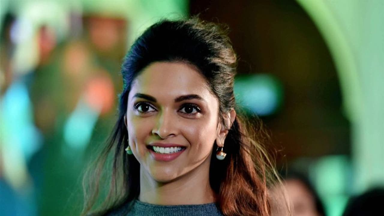 ಕೋಟಿ ಕೋಟಿಗಳ ಒಡತಿ ಈ ನಟಿ; ಹೊಟೇಲ್ಗೆ ಹೋದಾಗ ಇದನ್ನು ತರೋದನ್ನ ಮಾತ್ರ ಮರೆಯಲ್ಲ! ಕೋಟಿ ಕೋಟಿಗಳ ಒಡತಿ ಈ ನಟಿ; ಹೊಟೇಲ್ಗೆ ಹೋದಾಗ ಇದನ್ನು ತರೋದನ್ನ ಮಾತ್ರ ಮರೆಯಲ್ಲ!