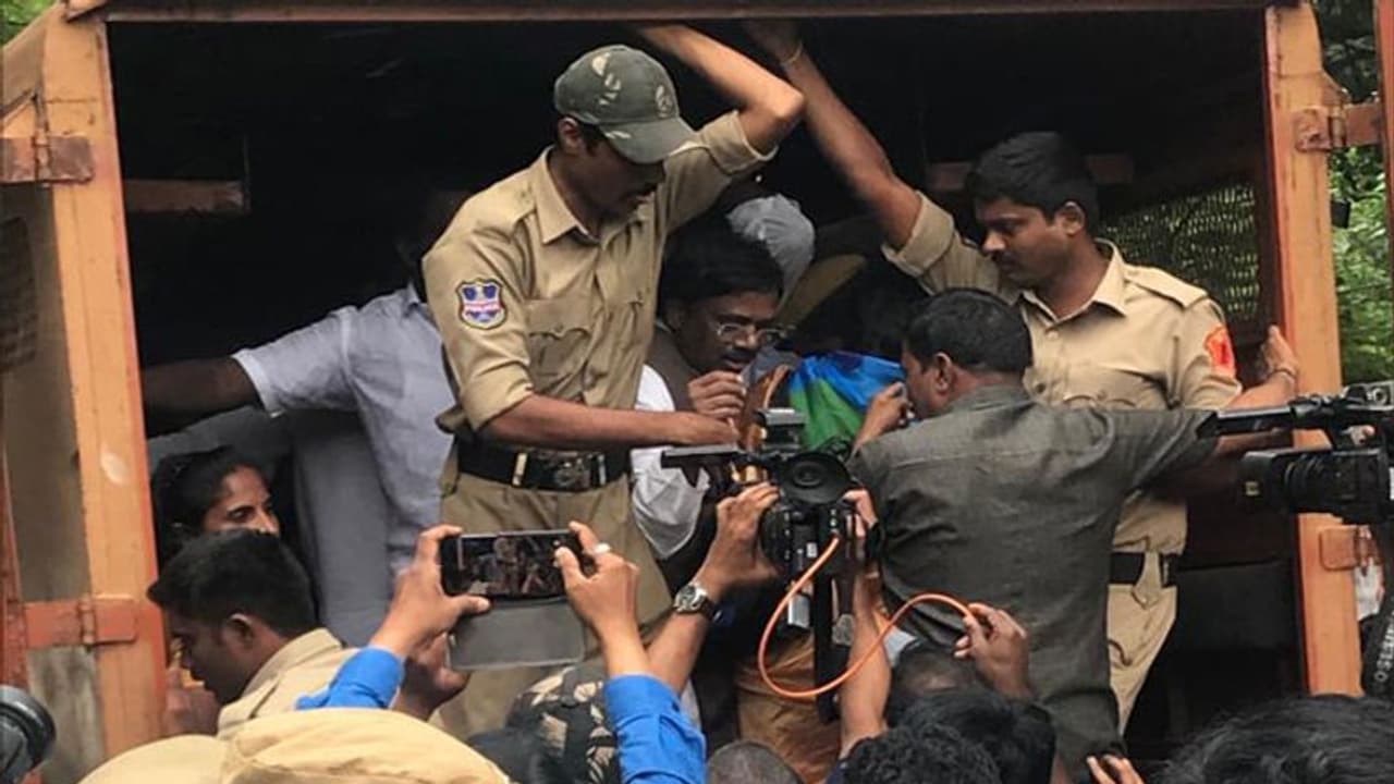 సెక్రటేరియట్ ముట్టడికి విపక్షాల పిలుపు: ఎల్ రమణ, రావుల అరెస్ట్