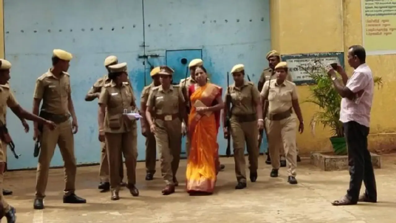 ರಾಜೀವ್ ಗಾಂಧಿ ಹಂತಕಿಗೆ ಒಂದು ತಿಂಗಳು ಪರೋಲ್ ರಾಜೀವ್ ಗಾಂಧಿ ಹಂತಕಿಗೆ ಒಂದು ತಿಂಗಳು ಪರೋಲ್