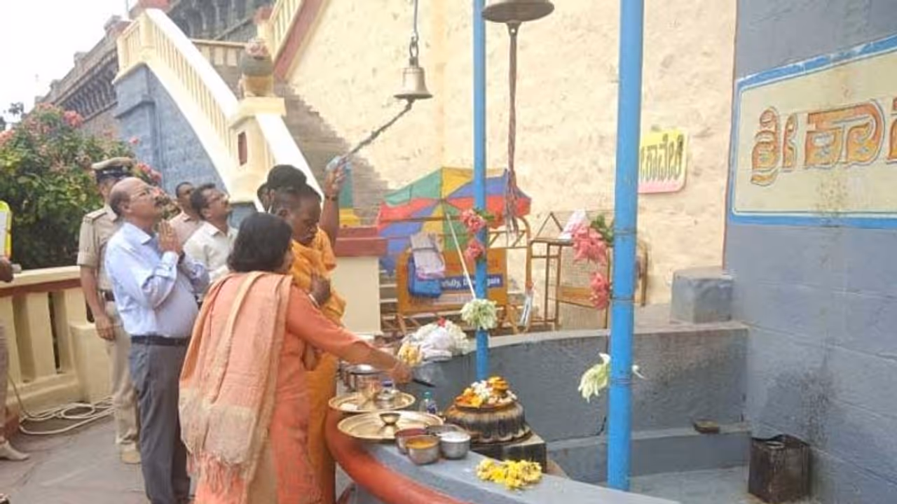 ಮಂಡ್ಯ: ಮಳೆಗಾಗಿ ಕಾವೇರಿ ಪ್ರತಿಮೆಗೆ ಪೂಜೆ