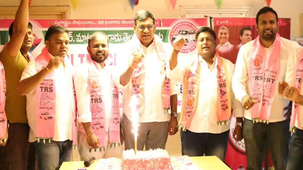 యూకేలో కేటీఆర్ బర్త్‌ డే వేడుకలు