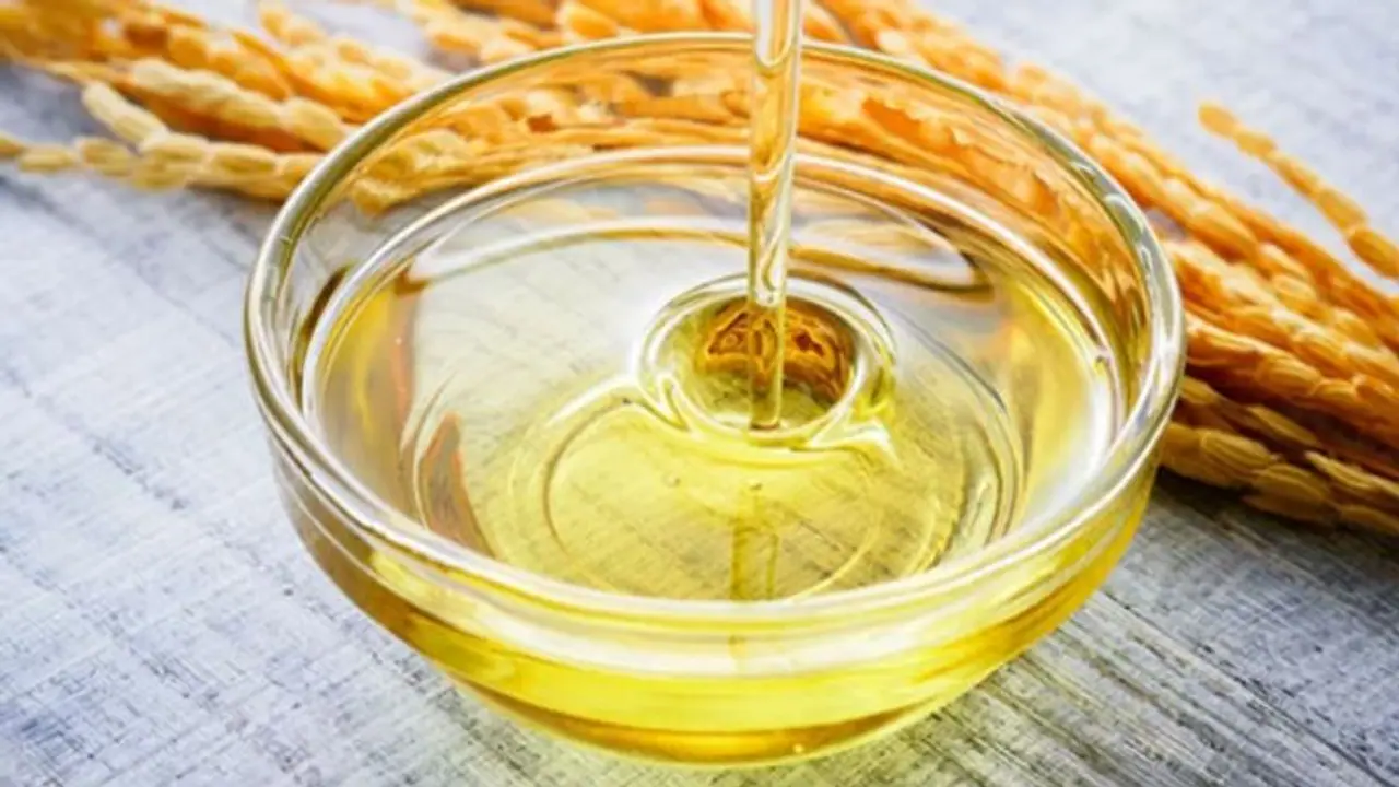 വെളിച്ചെണ്ണ കുഴപ്പക്കാരനോ?; ഏതാണ് നല്ല 'കുക്കിംഗ് ഓയില്'? വെളിച്ചെണ്ണ കുഴപ്പക്കാരനോ?; ഏതാണ് നല്ല 'കുക്കിംഗ് ഓയില്'?