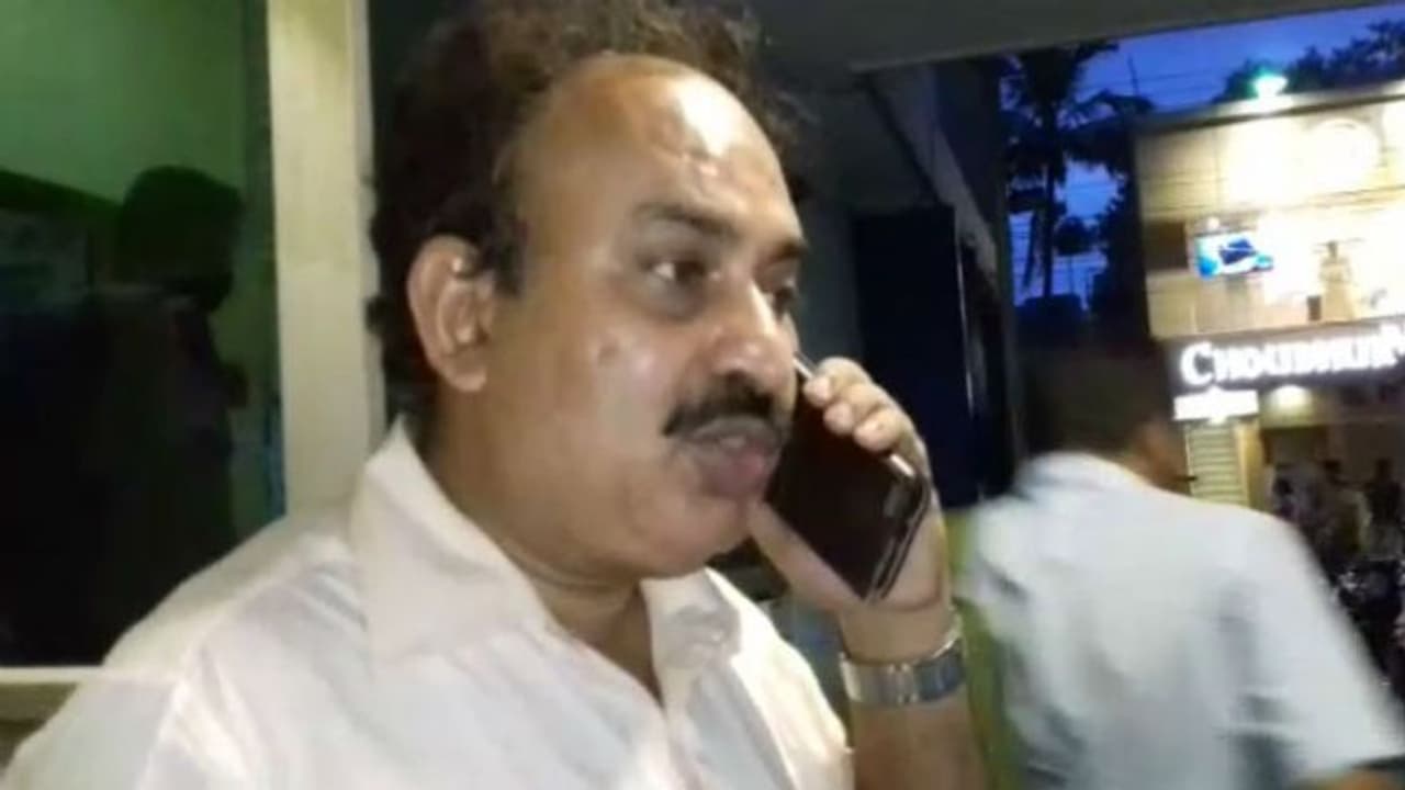 কোননগর কলেজে অধ্যাপক নিগ্রহকাণ্ড, কাউন্সিলরকে শোকজ তৃণমূলের কোননগর কলেজে অধ্যাপক নিগ্রহকাণ্ড, কাউন্সিলরকে শোকজ তৃণমূলের