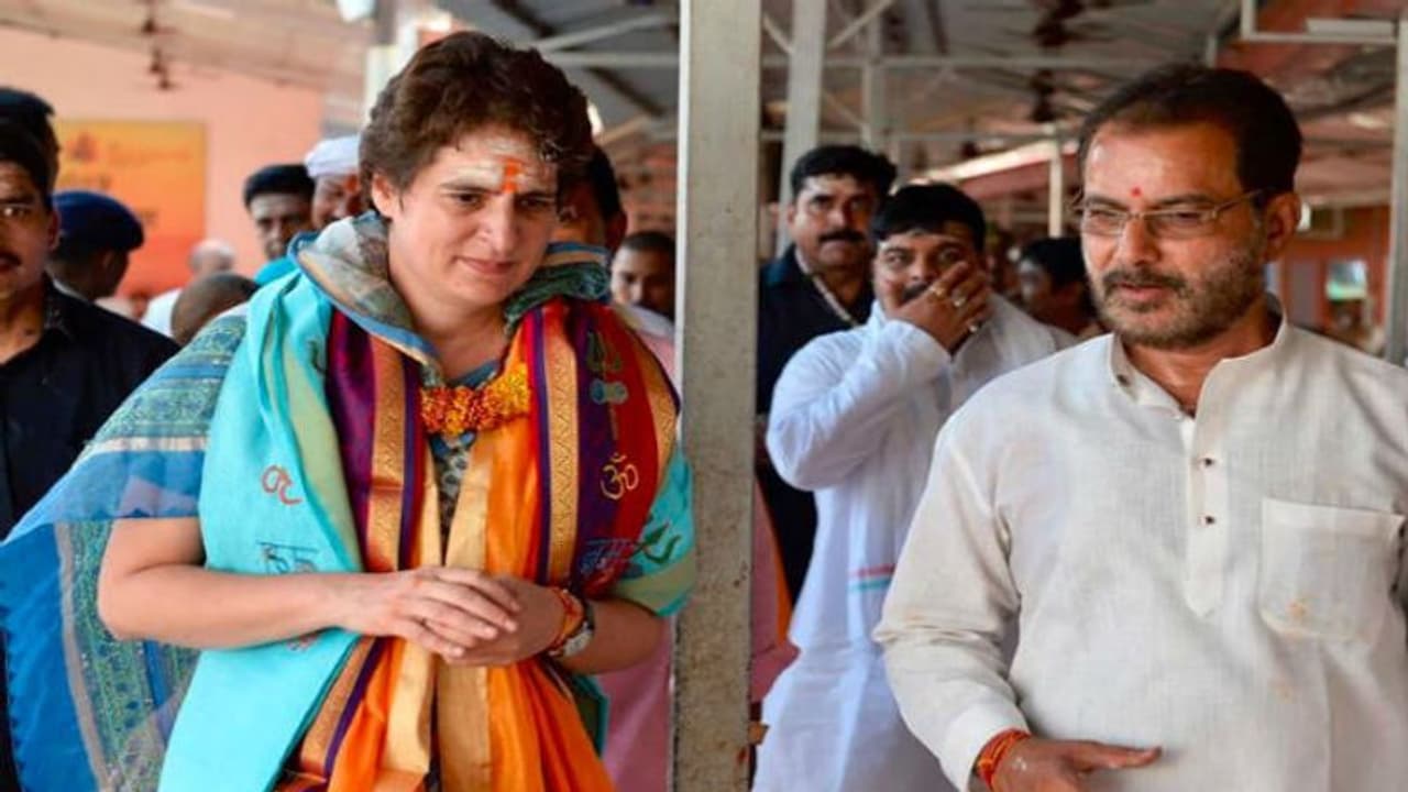 ফের বিতর্কে যোগী প্রশাসন, প্রিয়াঙ্কার টুইটে বিদ্ধ রাজ্য পুলিশ ফের বিতর্কে যোগী প্রশাসন, প্রিয়াঙ্কার টুইটে বিদ্ধ রাজ্য পুলিশ