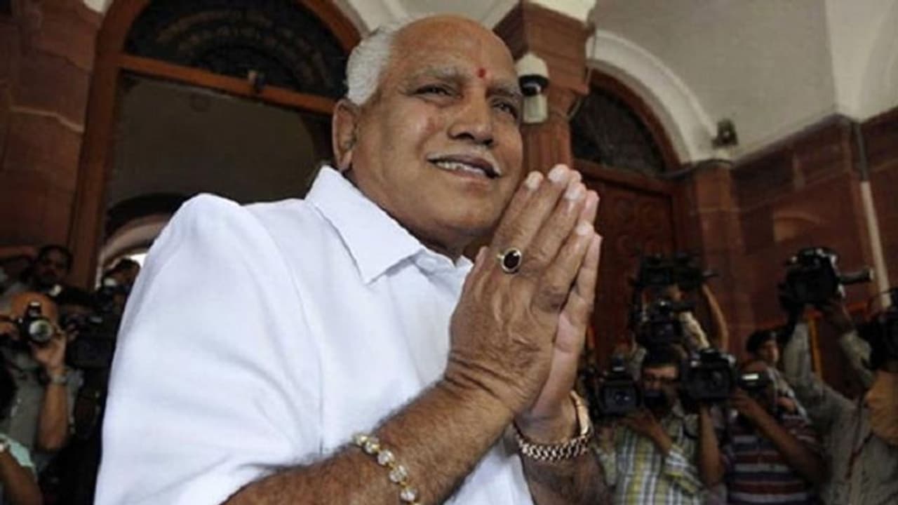 அவருக்கு வயசாச்சுங்க ! எடியூரப்பாவுக்கு எதிராக பொங்கும் பாஜக எம்எல்ஏக்கள் !! பதவி ஏற்பதில் சிக்கல் !! அவருக்கு வயசாச்சுங்க ! எடியூரப்பாவுக்கு எதிராக பொங்கும் பாஜக எம்எல்ஏக்கள் !! பதவி ஏற்பதில் சிக்கல் !!