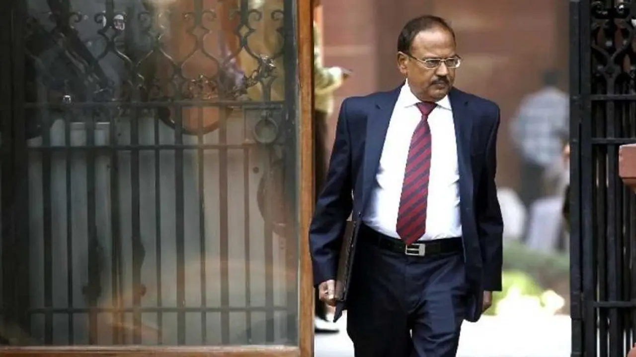 संसद में जंग जीतने के बाद केन्द्र सरकार ने मामला संभालने डोभाल को भेजा कश्मीर