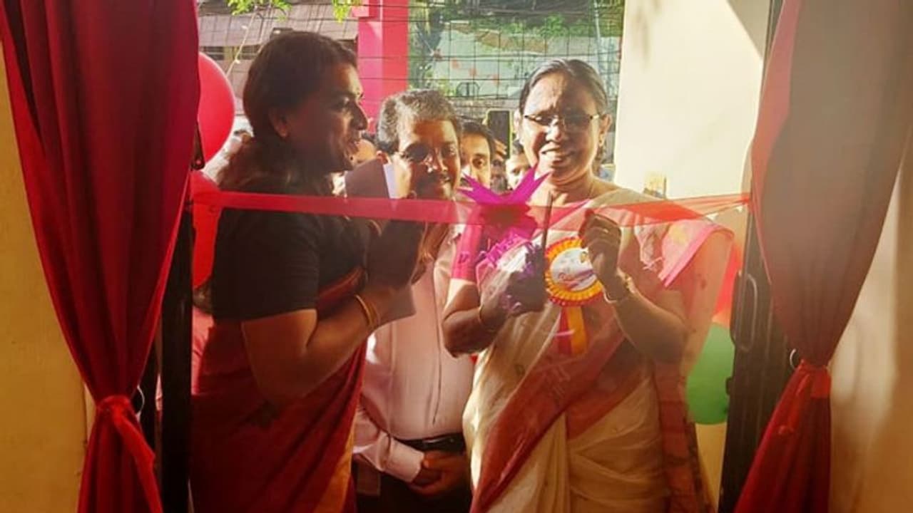 'ട്രാന്സ്ജെന്ഡറുകള്ക്ക് കുന്നുകുഴിയില് ഒരു തണല്'; കെയര് ആന്ഡ് ഷോര്ട്ട് സ്റ്റേ ഹോം ആരോഗ്യമന്ത്രി സമര്പ്പിച്ചു 'ട്രാന്സ്ജെന്ഡറുകള്ക്ക് കുന്നുകുഴിയില് ഒരു തണല്'; കെയര് ആന്ഡ് ഷോര്ട്ട് സ്റ്റേ ഹോം ആരോഗ്യമന്ത്രി സമര്പ്പിച്ചു