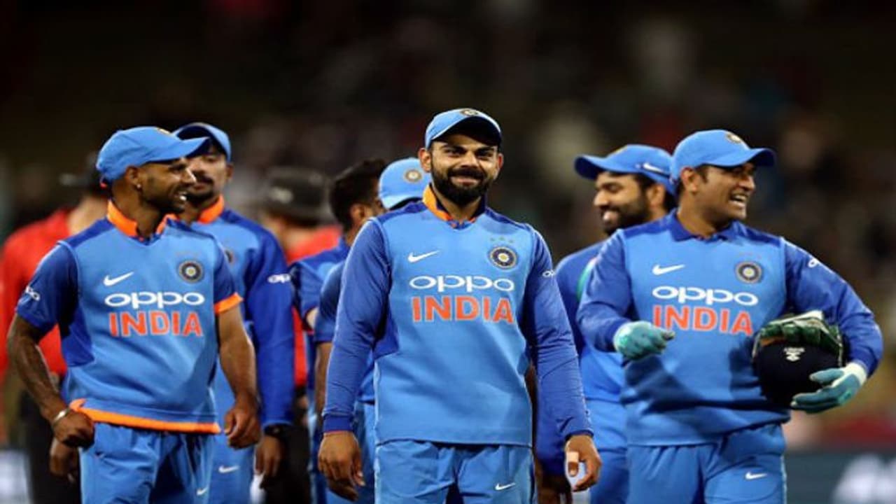 বিরাট কোহলিদের জার্সিতে অদল বদল, আসছে 'বাইজুস', যাচ্ছে 'ওপ্পো বিরাট কোহলিদের জার্সিতে অদল বদল, আসছে 'বাইজুস', যাচ্ছে 'ওপ্পো