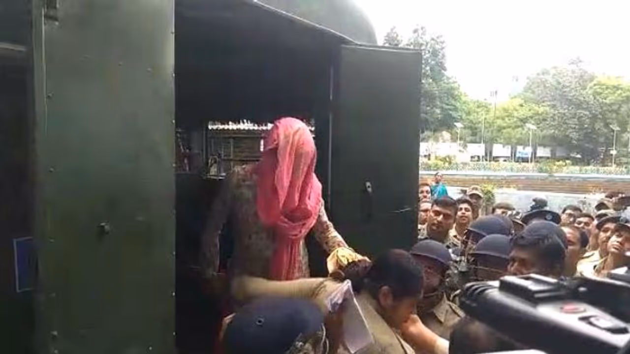 మైనర్ కుమార్తెపై అత్యాచారం.. 40 ఏళ్ల వ్యక్తికి జీవిత ఖైదు.. మైనర్ కుమార్తెపై అత్యాచారం.. 40 ఏళ్ల వ్యక్తికి జీవిత ఖైదు..