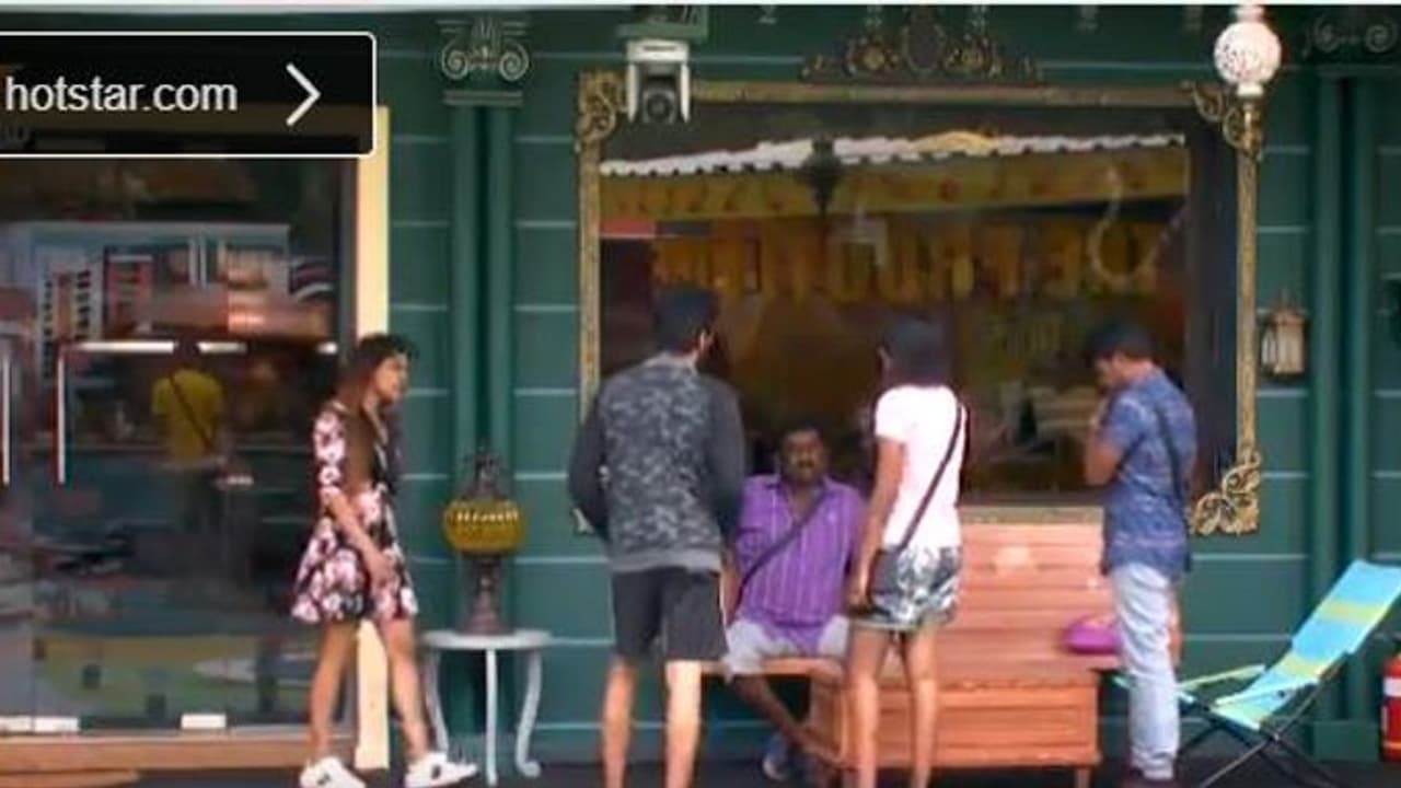 மீரா கேட்ட 2 நிமிடம்! காட்டு கத்து கத்திய சாக்ஷி! மீரா கேட்ட 2 நிமிடம்! காட்டு கத்து கத்திய சாக்ஷி!