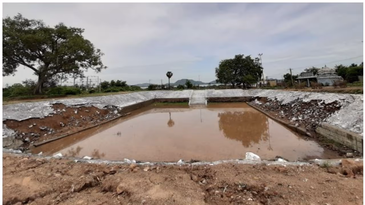 ಕೊಪ್ಪಳ: ಕೃಷಿ ಹೊಂಡದಲ್ಲಿ ಭಾರಿ ಅಕ್ರಮ, ತನಿಖೆ ಆರಂಭ ಕೊಪ್ಪಳ: ಕೃಷಿ ಹೊಂಡದಲ್ಲಿ ಭಾರಿ ಅಕ್ರಮ, ತನಿಖೆ ಆರಂಭ