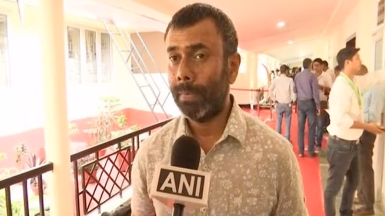 ಕಾಂಗ್ರೆಸ್ ತೊರೆದು ರಾಹುಲ್ ಗಾಂಧಿ ವಿರುದ್ಧ ವಾಗ್ದಾಳಿ ನಡೆಸಿದ ರುಪ್ಜ್ಯೋತಿ BJP ಸೇರಲು ರೆಡಿ! ಕಾಂಗ್ರೆಸ್ ತೊರೆದು ರಾಹುಲ್ ಗಾಂಧಿ ವಿರುದ್ಧ ವಾಗ್ದಾಳಿ ನಡೆಸಿದ ರುಪ್ಜ್ಯೋತಿ BJP ಸೇರಲು ರೆಡಿ!