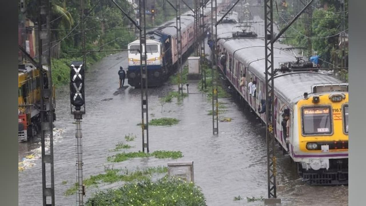 Mumbai rains: 177 rescued from Mahalaxmi Express; Navy deploys 8 rescue teams