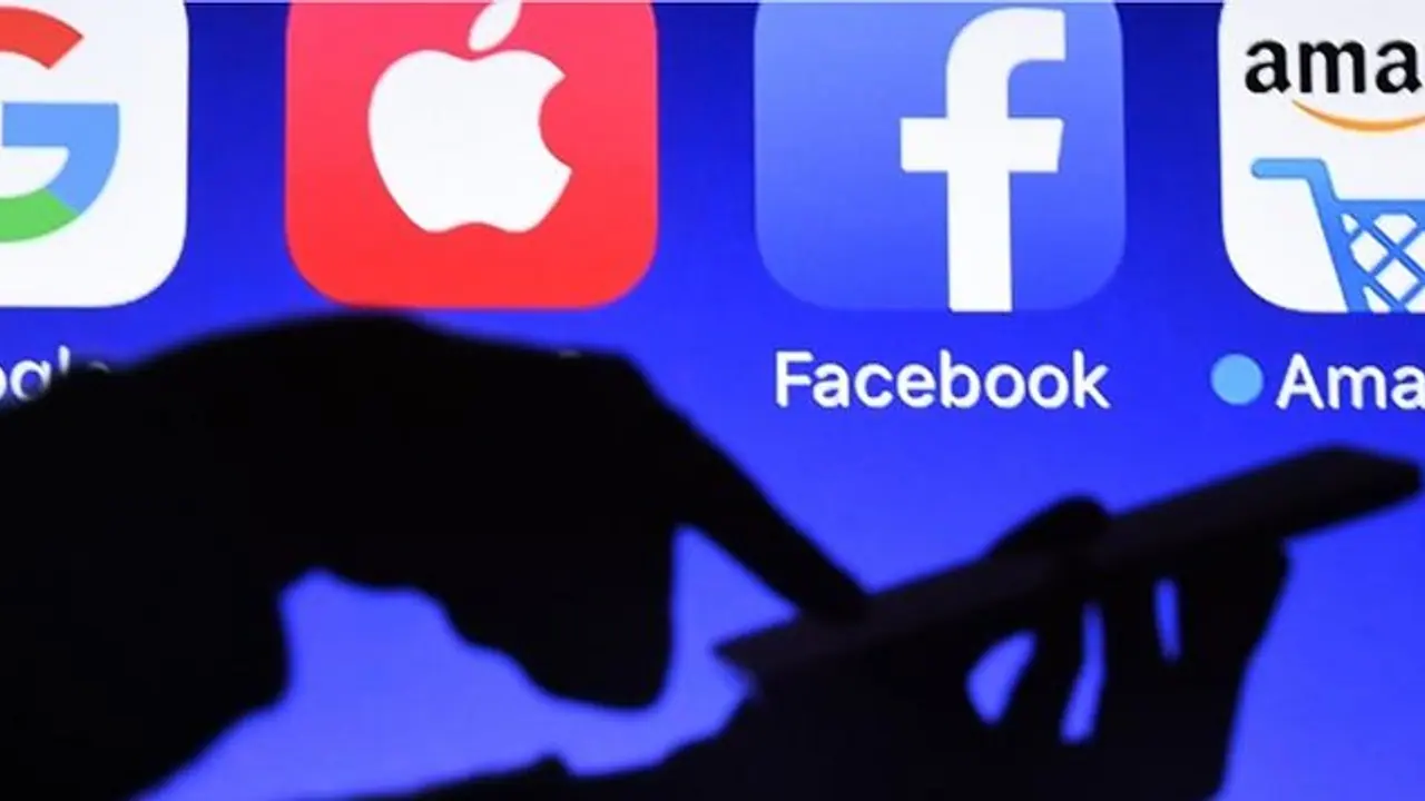 ഗൂഗിളും, ആപ്പിളുമടക്കം ടെക് ഭീമന്മാര്ക്ക് അടിയായി ഫ്രഞ്ച് തീരുമാനം; കലിതുള്ളി ട്രംപ് ഗൂഗിളും, ആപ്പിളുമടക്കം ടെക് ഭീമന്മാര്ക്ക് അടിയായി ഫ്രഞ്ച് തീരുമാനം; കലിതുള്ളി ട്രംപ്