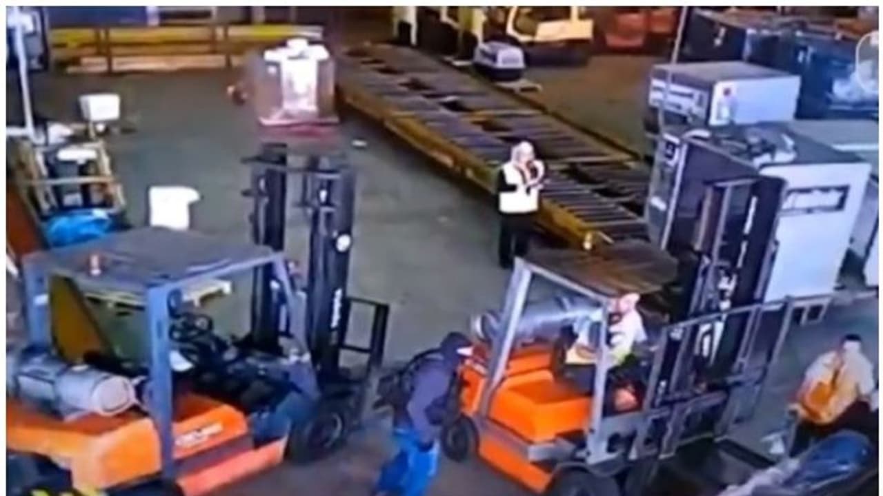 വിമാനത്താവളത്തില്‍നിന്ന് 720 കിലോ സ്വര്‍ണം മോഷ്ടിച്ച് എട്ടംഗ സംഘം; കവര്‍ച്ചക്കെടുത്തത് വെറും മൂന്ന് മിനിറ്റ്!