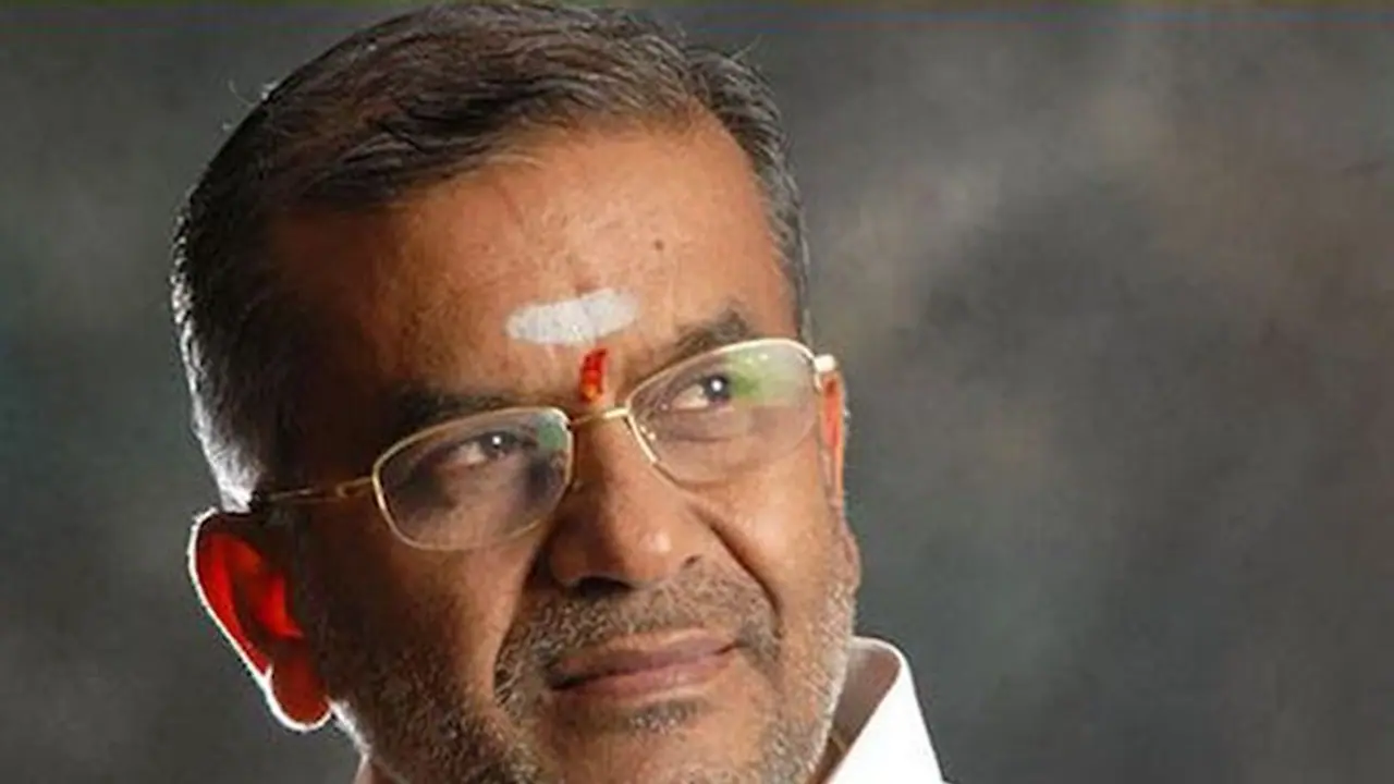 Siddaramaiah's Chamudeshwari nemesis GT Deve Gowda patches up with ex CM, 'will join Congress'