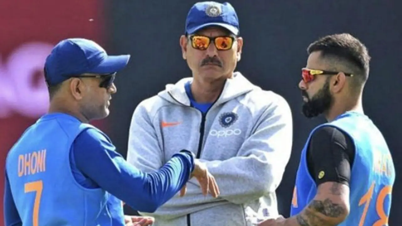 தோனிக்கும் சாஸ்திரிக்கும் இடையே முட்டிக்காம இருந்தா சரிதான்..! அதுக்காக நான் வேண்டிக்கிறேன் கவாஸ்கர் தோனிக்கும் சாஸ்திரிக்கும் இடையே முட்டிக்காம இருந்தா சரிதான்..! அதுக்காக நான் வேண்டிக்கிறேன் கவாஸ்கர்