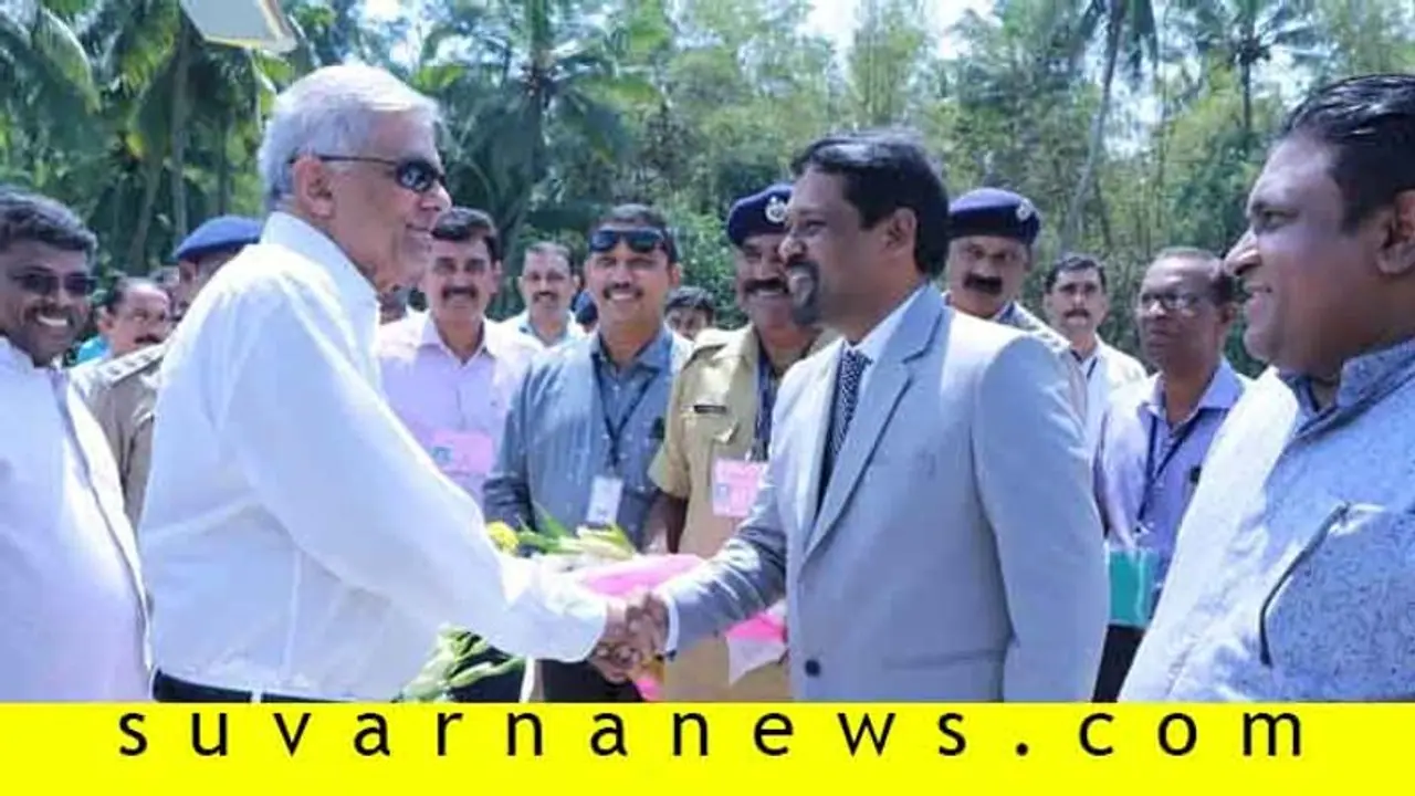 ಕಾಸರಗೋಡು: ಕುಮಾರಮಂಗಲ ದೇವಸ್ಥಾನಕ್ಕೆ ಶ್ರೀಲಂಕಾ ಪ್ರಧಾನಿ ಭೇಟಿ ಕಾಸರಗೋಡು: ಕುಮಾರಮಂಗಲ ದೇವಸ್ಥಾನಕ್ಕೆ ಶ್ರೀಲಂಕಾ ಪ್ರಧಾನಿ ಭೇಟಿ