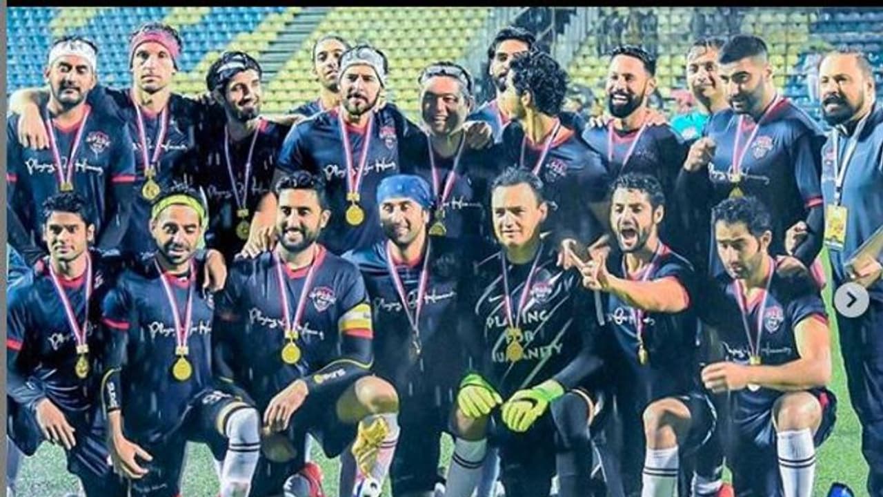 ಕಾರ್ಗಿಲ್ ವಿಜಯ್ ದಿವಸ್: ನೌಕಾ ಸಿಬ್ಬಂದಿ ಜೊತೆ ಫುಟ್ಬಾಲ್ ಆಡಿದ ಬಿ ಟೌನ್ ಸ್ಟಾರ್ಸ್ ಕಾರ್ಗಿಲ್ ವಿಜಯ್ ದಿವಸ್: ನೌಕಾ ಸಿಬ್ಬಂದಿ ಜೊತೆ ಫುಟ್ಬಾಲ್ ಆಡಿದ ಬಿ ಟೌನ್ ಸ್ಟಾರ್ಸ್