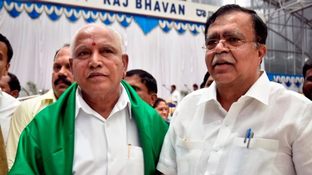 ರಂಗೇರಿದ ತುಮಕೂರು ರಾಜಕಾರಣ: ಸಂಚಲನ ಮೂಡಿಸಿದ ರಾಜಣ್ಣ ನಡೆ ರಂಗೇರಿದ ತುಮಕೂರು ರಾಜಕಾರಣ: ಸಂಚಲನ ಮೂಡಿಸಿದ ರಾಜಣ್ಣ ನಡೆ