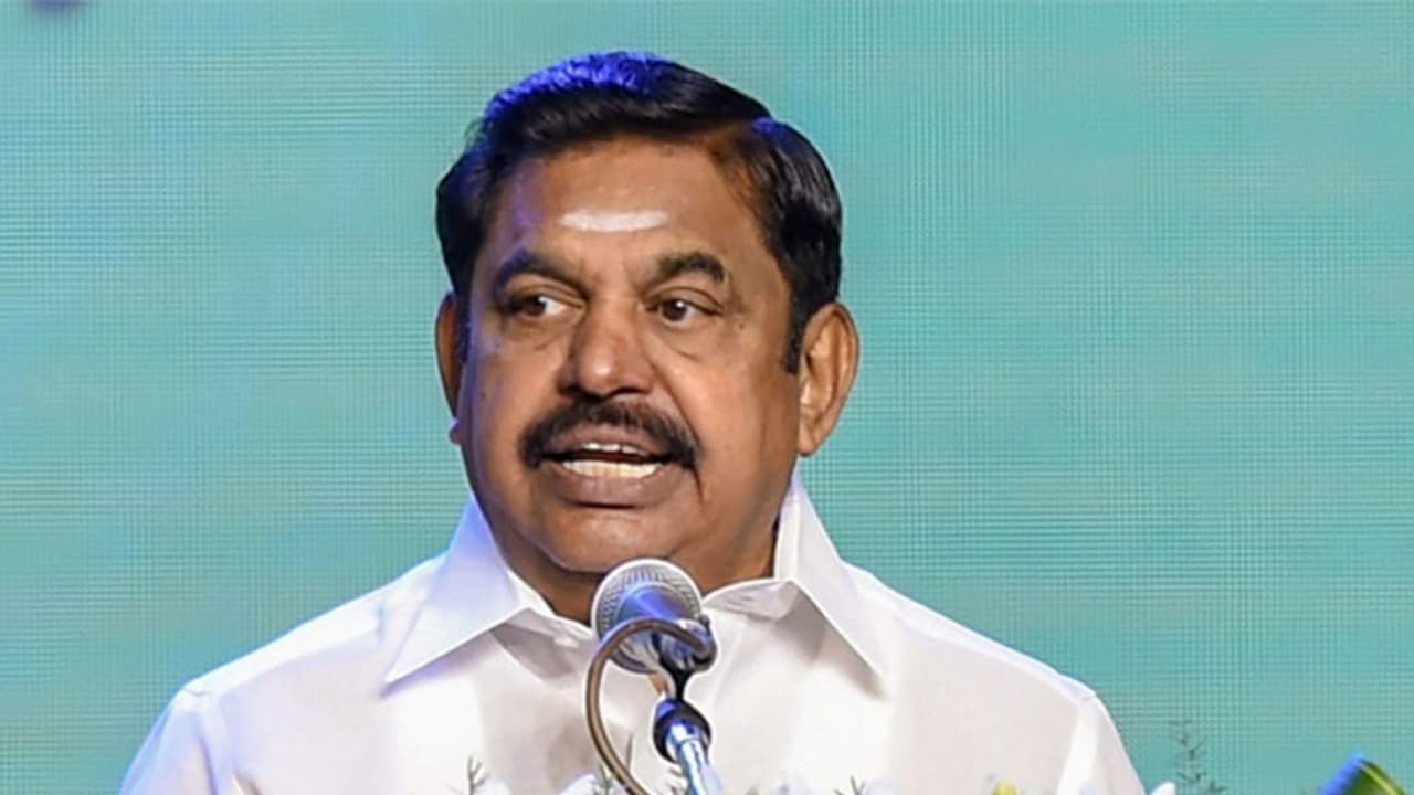 ஆண்டுக்கு 6 கேஸ் சிலிண்டர் இலவசம்; குடும்ப தலைவிகளுக்கு மாதம் ரூ.1,500..! அதிமுகவின் அதிரடி அறிவிப்புகள் ஆண்டுக்கு 6 கேஸ் சிலிண்டர் இலவசம்; குடும்ப தலைவிகளுக்கு மாதம் ரூ.1,500..! அதிமுகவின் அதிரடி அறிவிப்புகள்