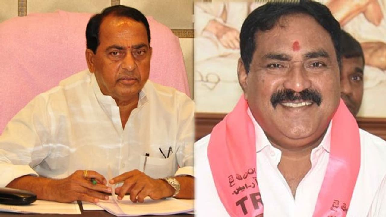 తెలంగాణ మంత్రులకు చేదు అనుభవం: అడ్డుకున్న సర్పంచ్లు తెలంగాణ మంత్రులకు చేదు అనుభవం: అడ్డుకున్న సర్పంచ్లు