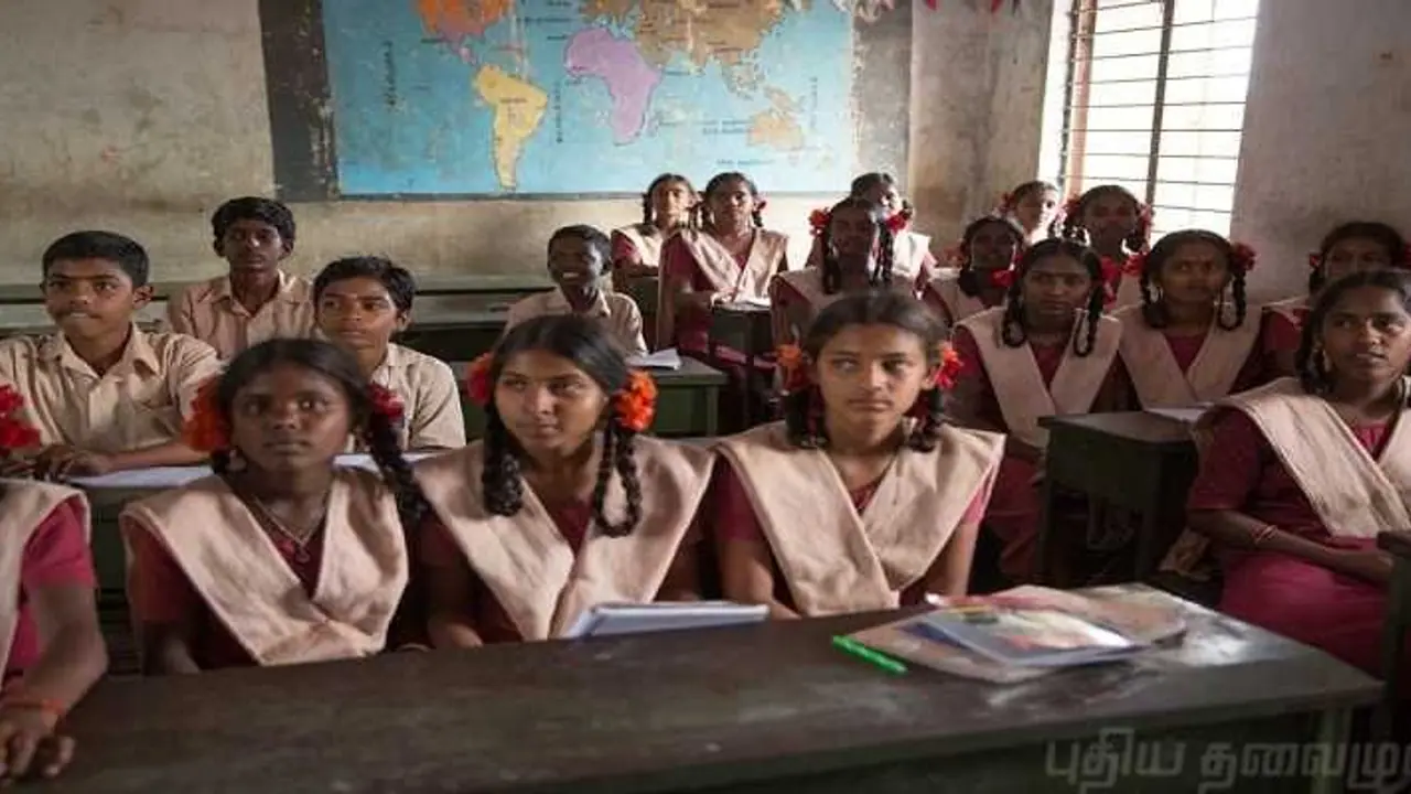 பள்ளிகளில் 100% மாணவர்களுக்கும் நேரடி வகுப்புகள் நடத்த அனுமதி... பள்ளிக்கல்வி ஆணையர் தகவல்!! பள்ளிகளில் 100% மாணவர்களுக்கும் நேரடி வகுப்புகள் நடத்த அனுமதி... பள்ளிக்கல்வி ஆணையர் தகவல்!!