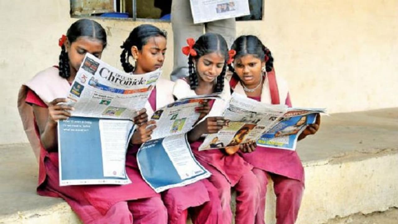 ಸರ್ಕಾರಿ ಶಾಲೆ ಇಂಗ್ಲಿಷ್ ಮೀಡಿಯಂ ಆಗಲ್ಲ, ಶಿಕ್ಷಣ ಸಚಿವರು ಕೊಟ್ರು ಹೊಸ ಐಡಿಯಾ ಸರ್ಕಾರಿ ಶಾಲೆ ಇಂಗ್ಲಿಷ್ ಮೀಡಿಯಂ ಆಗಲ್ಲ, ಶಿಕ್ಷಣ ಸಚಿವರು ಕೊಟ್ರು ಹೊಸ ಐಡಿಯಾ