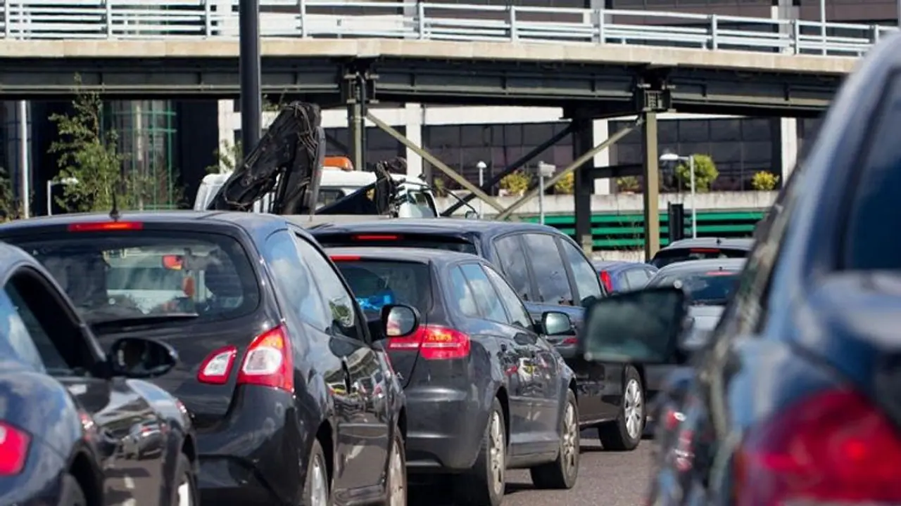 வாகனங்களுக்கான பதிவுக் கட்டணம் கிடுகிடு உயர்வு ! எவ்வளவு தெரியுமா ? சொன்னா ஷாக் ஆயிடுவீங்க !!