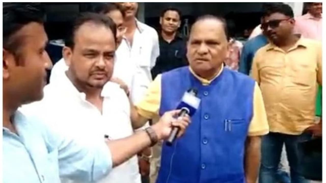 முஸ்லிம் எம்எல்ஏவை கலாய்த்த பாஜக அமைச்சர் முஸ்லிம் எம்எல்ஏவை கலாய்த்த பாஜக அமைச்சர்