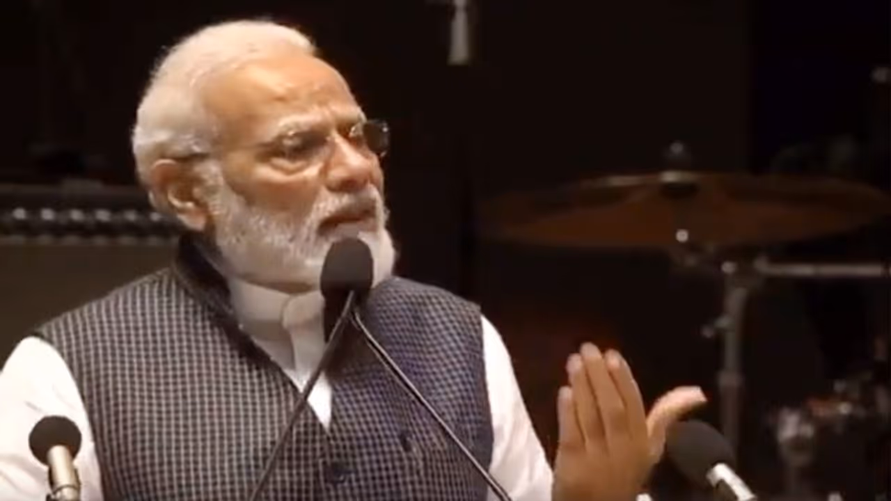 पीएम मोदी से नफरत में इस ब्रिटिश पाकिस्तानी ने पार की सभ्यता की हदें