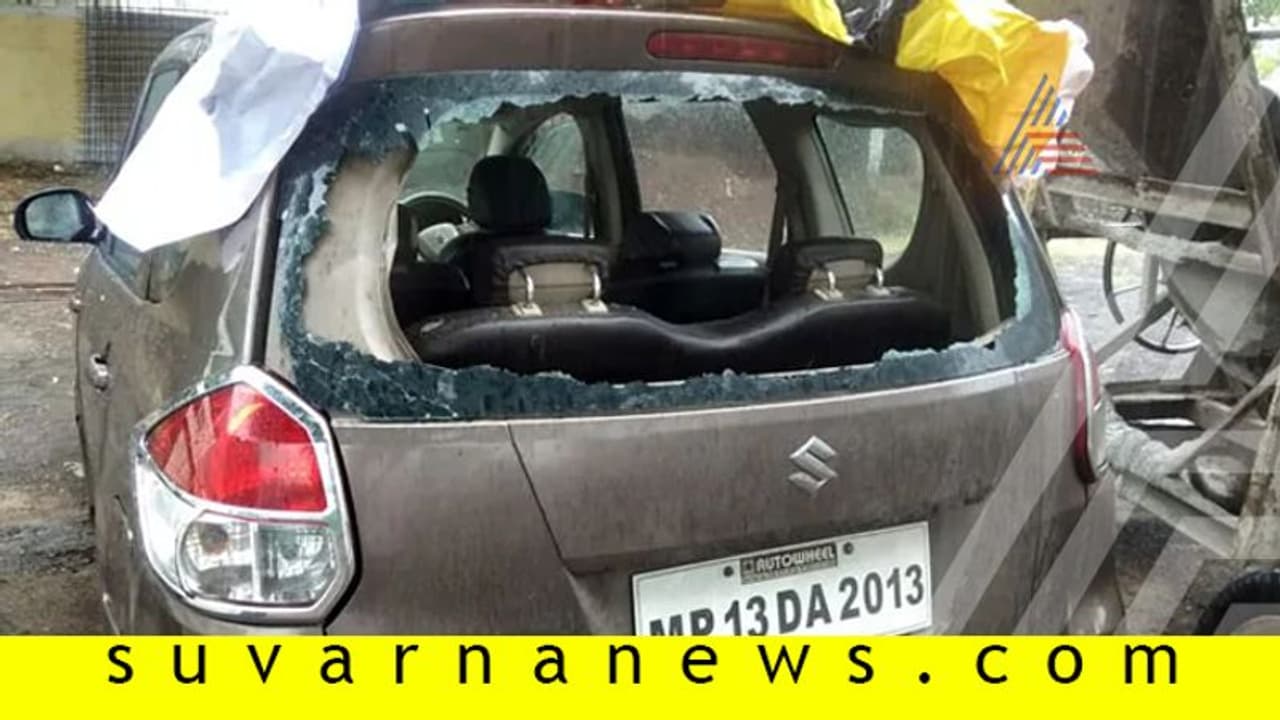 ಮಕ್ಕಳ ಕಳ್ಳರೆಂದು ಭಾವಿಸಿ ಕಾಂಗ್ರೆಸ್ ನಾಯಕರ ಥಳಿಸಿದ ಗ್ರಾಮಸ್ಥರು! ಮಕ್ಕಳ ಕಳ್ಳರೆಂದು ಭಾವಿಸಿ ಕಾಂಗ್ರೆಸ್ ನಾಯಕರ ಥಳಿಸಿದ ಗ್ರಾಮಸ್ಥರು!