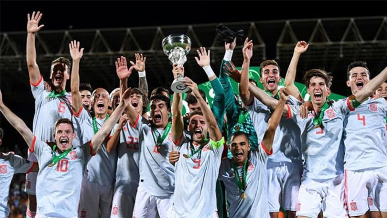 അണ്ടര് 19 യൂറോ കപ്പില് പോര്ച്ചുഗലിനെ തകര്ത്തു; യൂത്ത് ഫുട്ബോളില് ചരിത്രമെഴുതി സ്പെയ്ന് അണ്ടര് 19 യൂറോ കപ്പില് പോര്ച്ചുഗലിനെ തകര്ത്തു; യൂത്ത് ഫുട്ബോളില് ചരിത്രമെഴുതി സ്പെയ്ന്