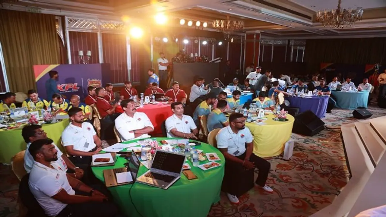 KPL 2019: ಹುಬ್ಬಳ್ಳಿ ಪಂದ್ಯಗಳು ಬೆಂಗ್ಳೂರು, ಮೈಸೂರಿಗೆ ಶಿಫ್ಟ್ KPL 2019: ಹುಬ್ಬಳ್ಳಿ ಪಂದ್ಯಗಳು ಬೆಂಗ್ಳೂರು, ಮೈಸೂರಿಗೆ ಶಿಫ್ಟ್